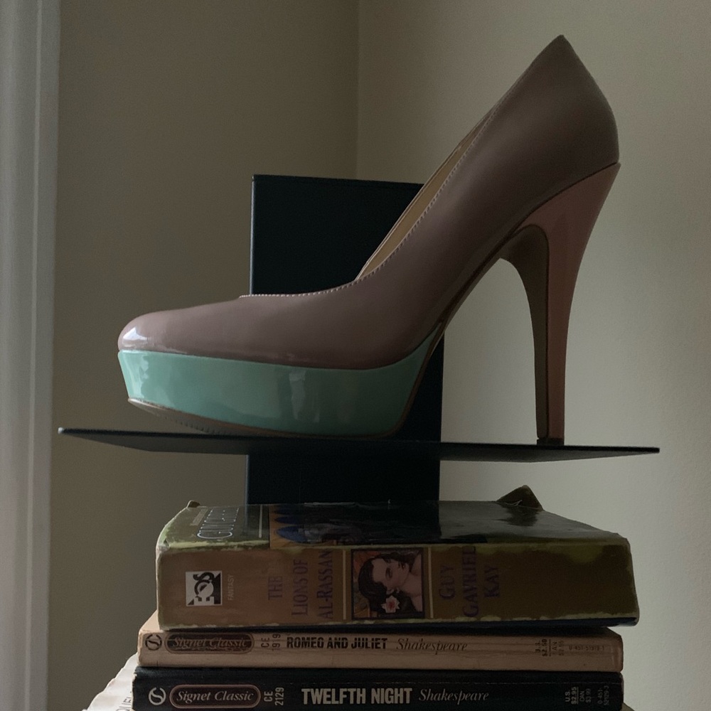 Enzo Angiolini Smiles Pump in Taupe - Picture 8 of 8